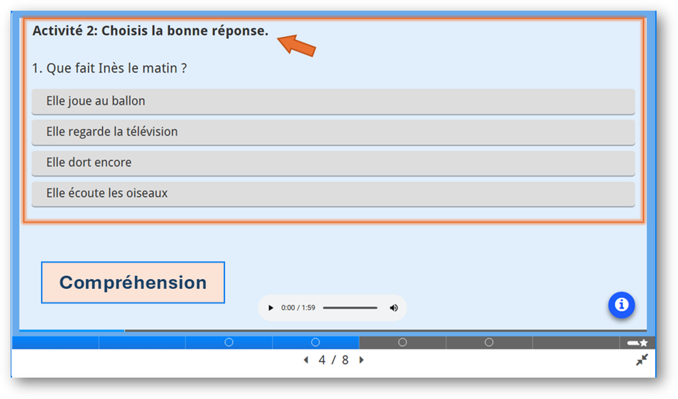 Élève lisant sur tablette